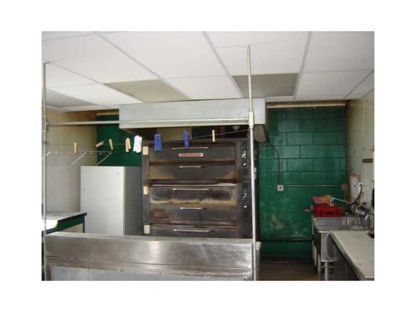 999 Main Rd, Holden, ME 04429